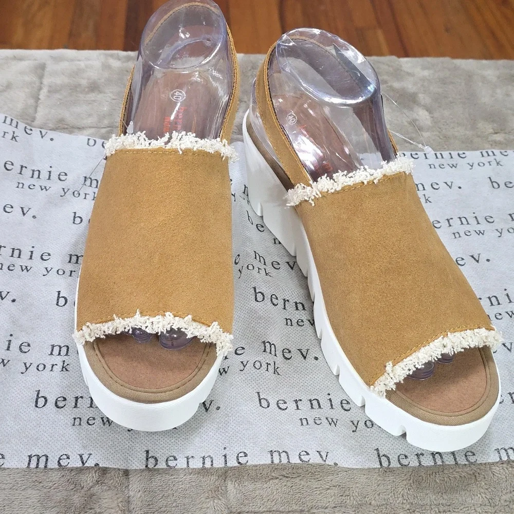 NEW Bernie Mev 